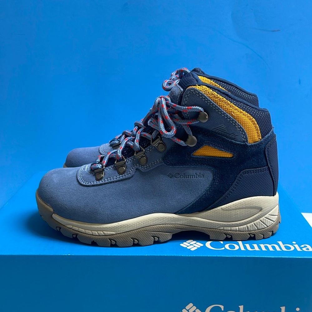 COLUMBIA NEWTON RIDGE - WOMENS 5.5